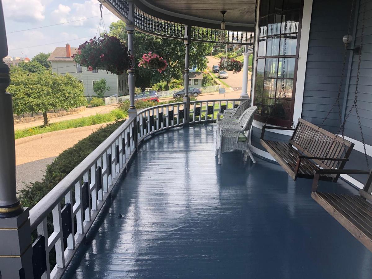 The Hancock House Bed & Breakfast Inn Dubuque Bagian luar foto