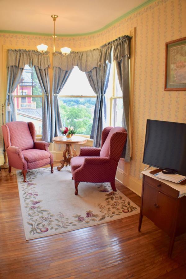 The Hancock House Bed & Breakfast Inn Dubuque Bagian luar foto