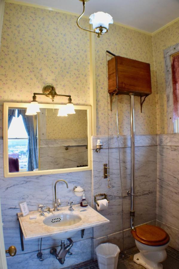 The Hancock House Bed & Breakfast Inn Dubuque Bagian luar foto