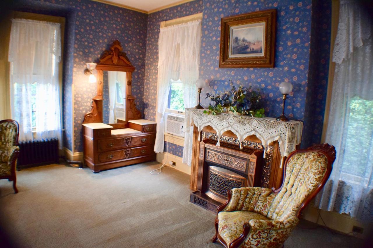 The Hancock House Bed & Breakfast Inn Dubuque Bagian luar foto