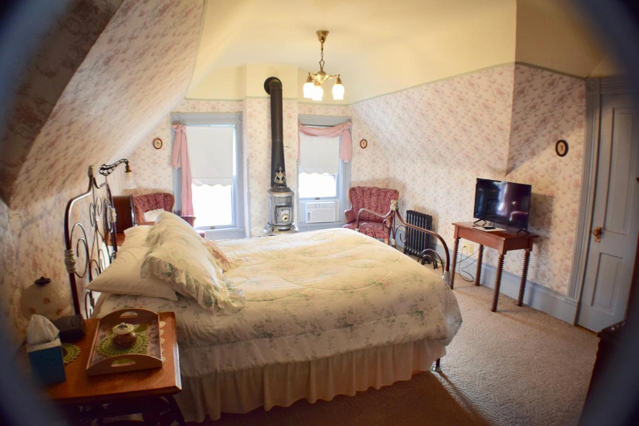 The Hancock House Bed & Breakfast Inn Dubuque Bagian luar foto