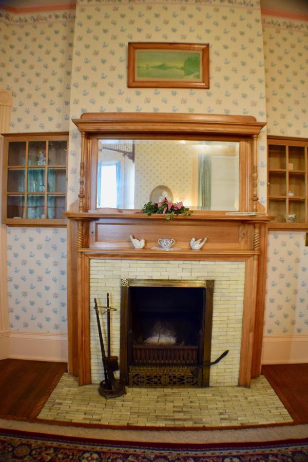 The Hancock House Bed & Breakfast Inn Dubuque Bagian luar foto