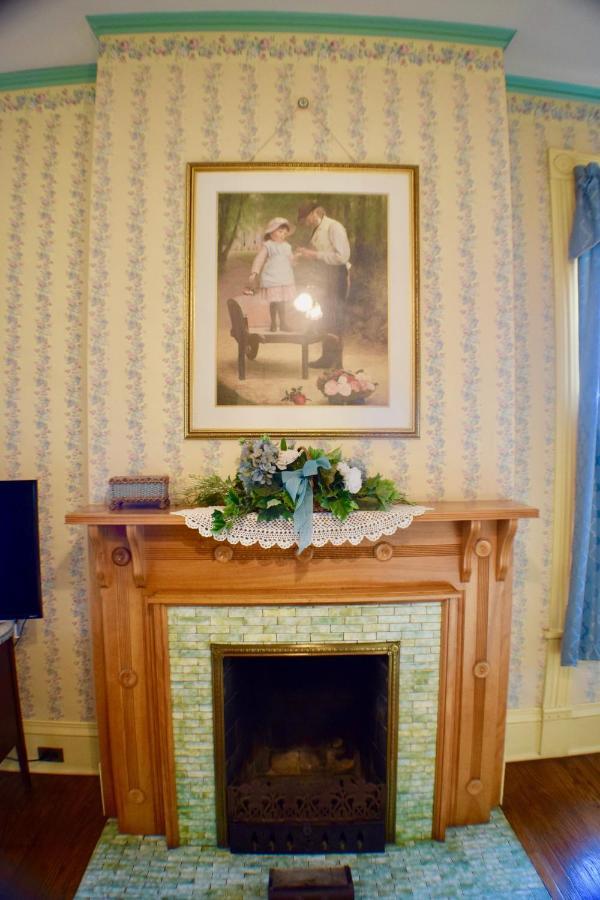 The Hancock House Bed & Breakfast Inn Dubuque Bagian luar foto