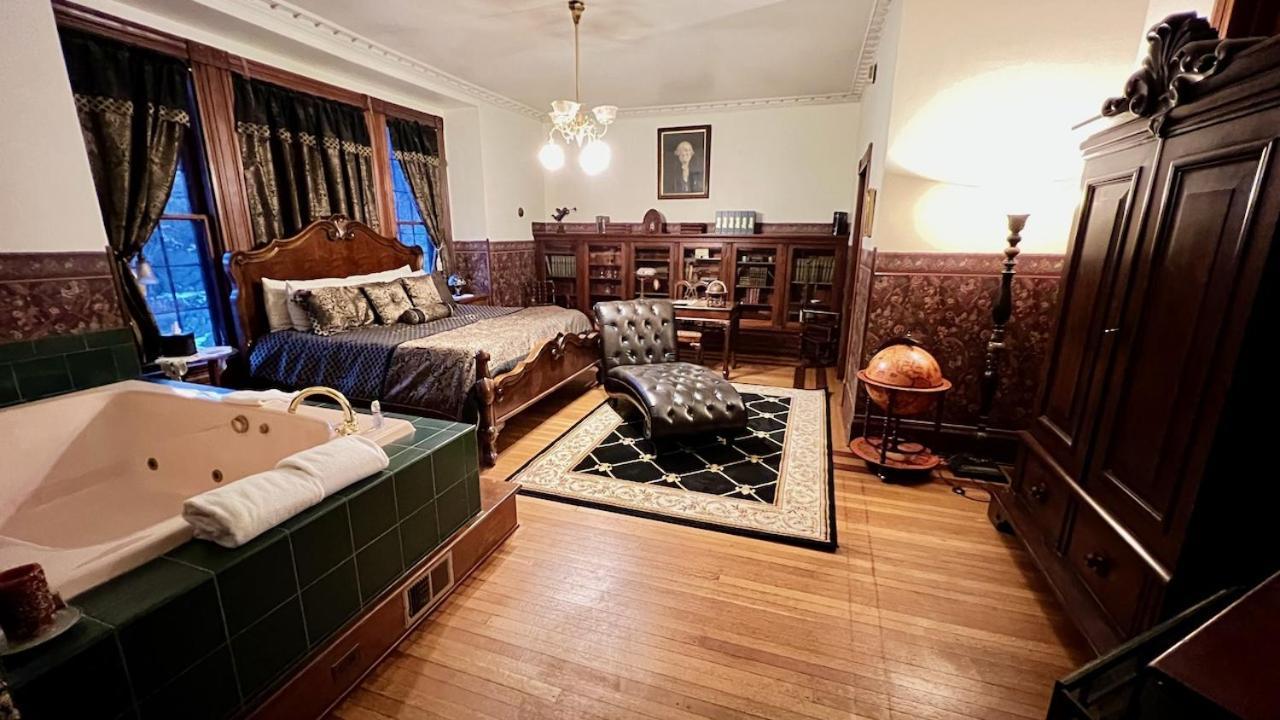 The Hancock House Bed & Breakfast Inn Dubuque Bagian luar foto