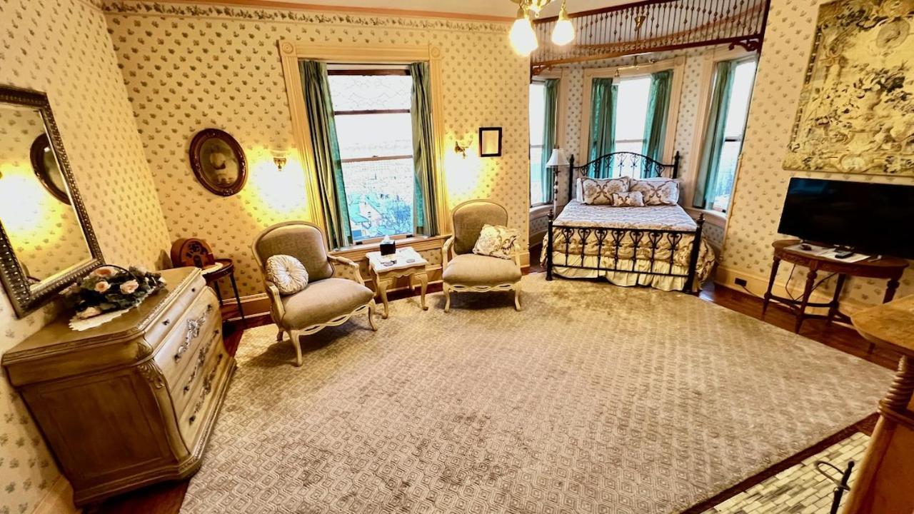 The Hancock House Bed & Breakfast Inn Dubuque Bagian luar foto