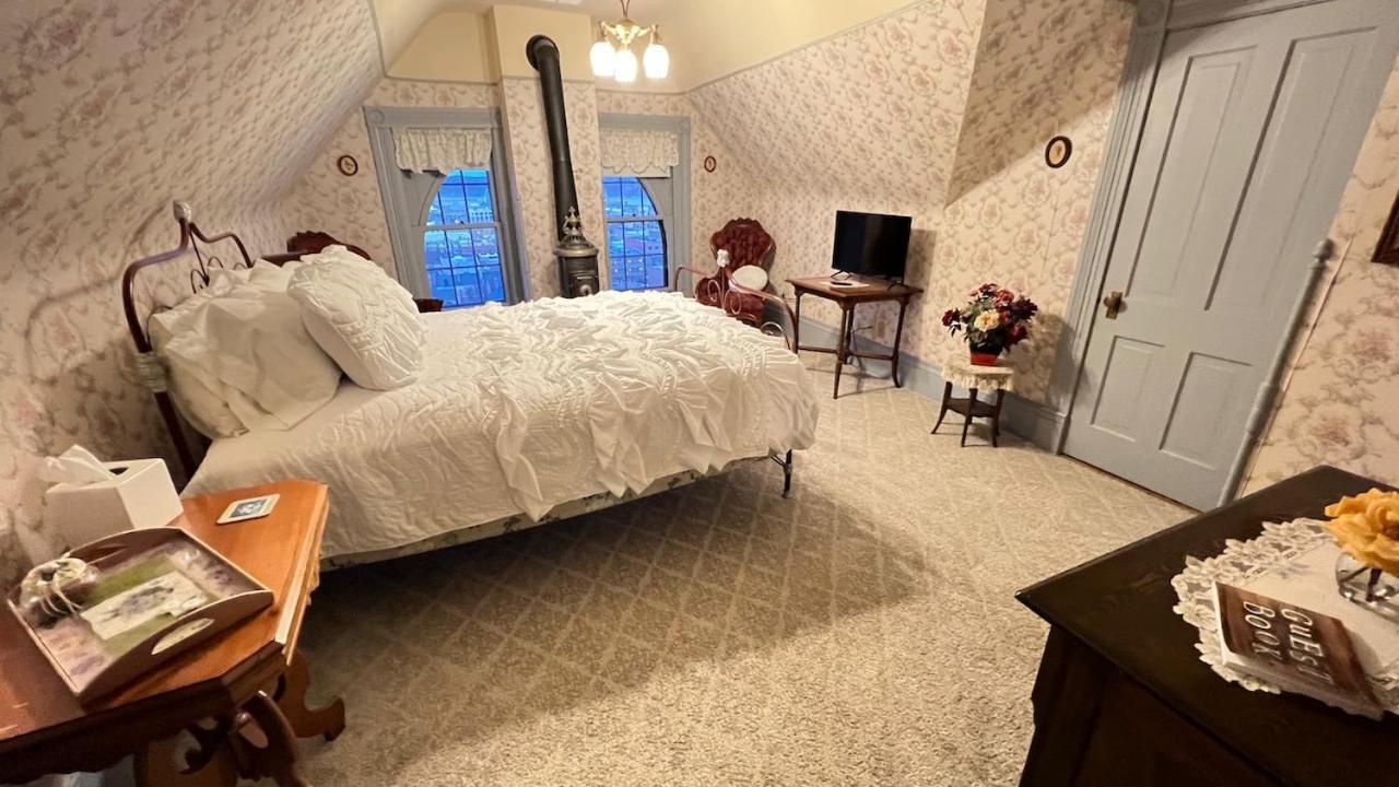 The Hancock House Bed & Breakfast Inn Dubuque Bagian luar foto
