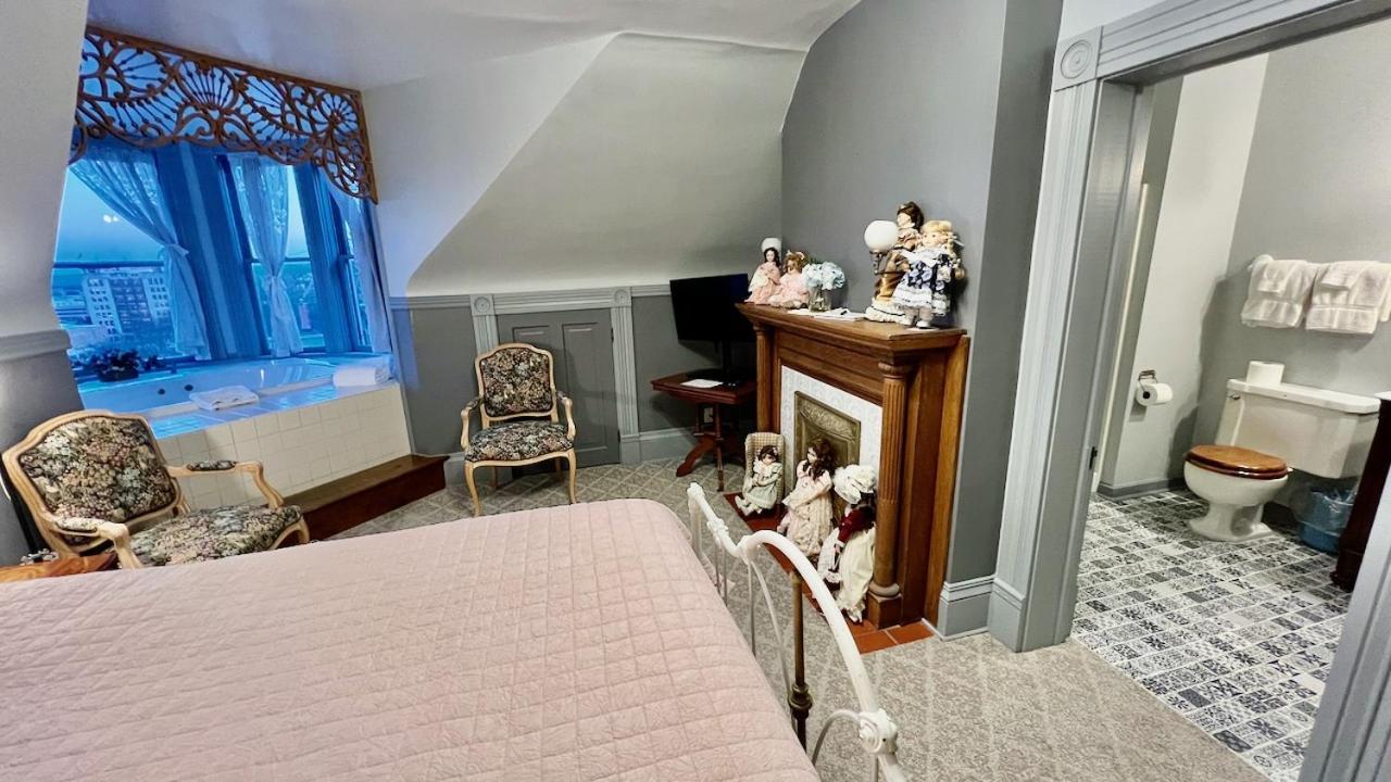 The Hancock House Bed & Breakfast Inn Dubuque Bagian luar foto