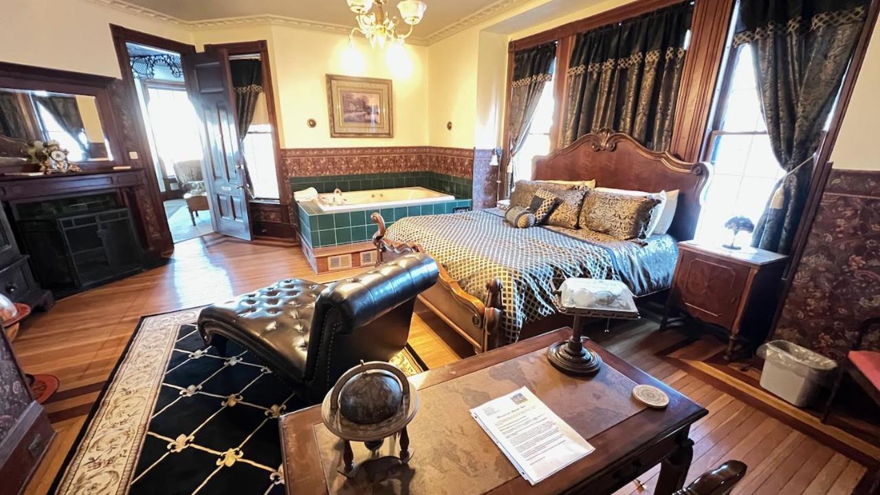 The Hancock House Bed & Breakfast Inn Dubuque Bagian luar foto