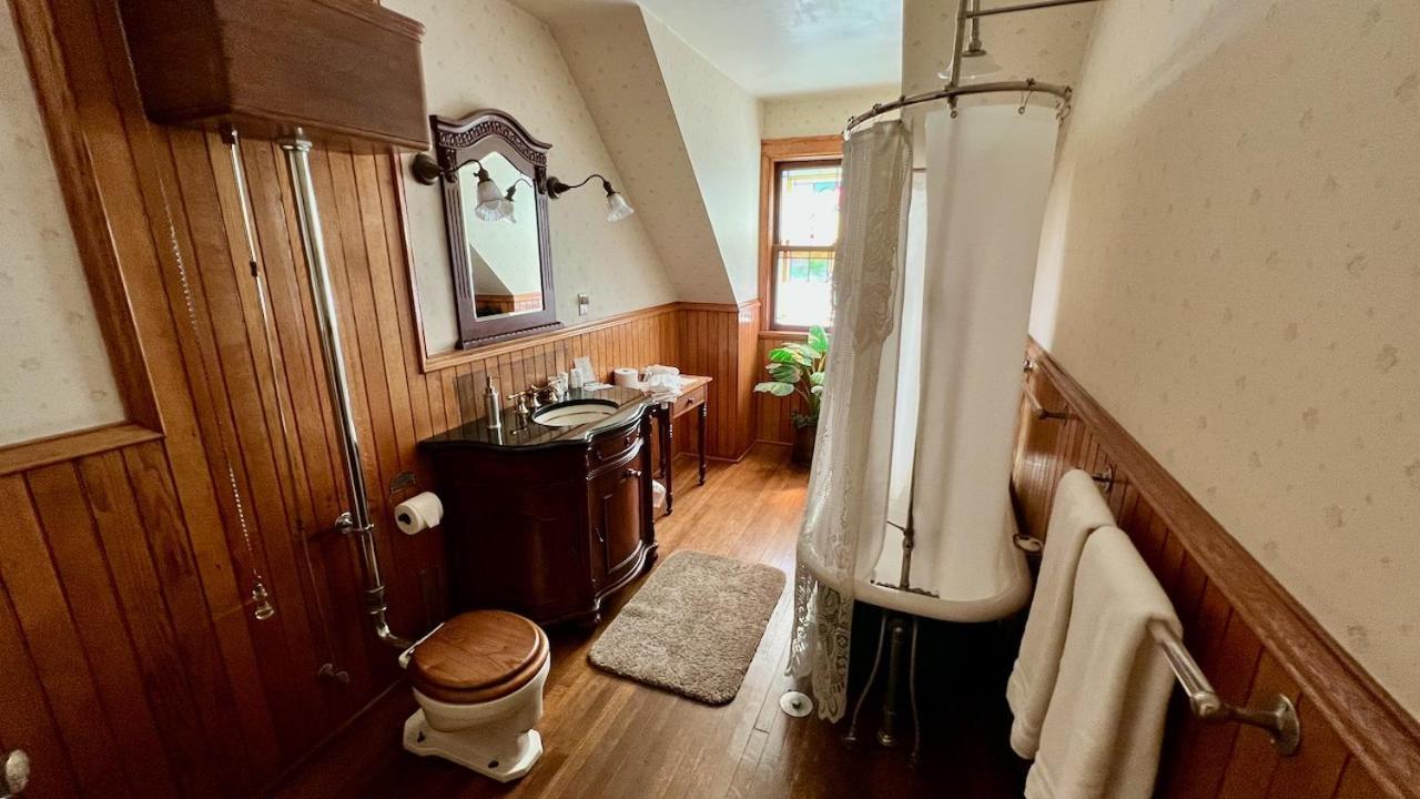 The Hancock House Bed & Breakfast Inn Dubuque Bagian luar foto