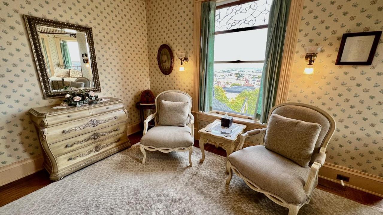 The Hancock House Bed & Breakfast Inn Dubuque Bagian luar foto